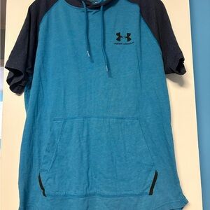 Under Armour T-Shirt Hoodie with Front Pocket Size Medium “stain” E3